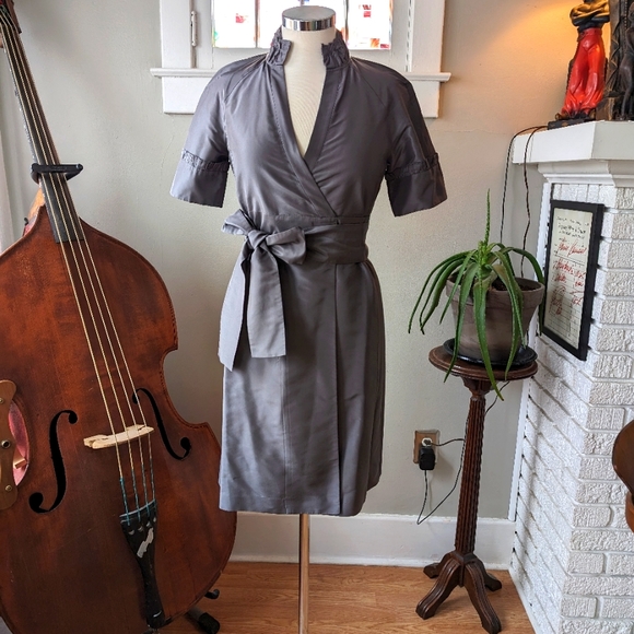 Diane Von Furstenberg Dresses & Skirts - Diane Von Furstenberg Silk Ladies Wrap Dress Size 4